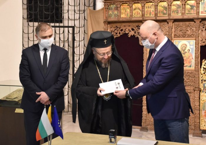 Официално валидиране на пощенска марка за 120-годишнината от рождението на патриарх Кирил