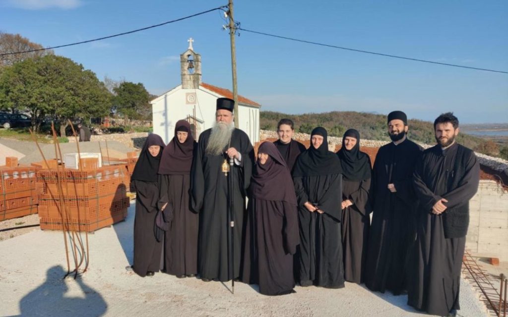 Владика Јоаникије на Бриској Гори код Улциња