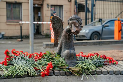 В Петербурге появился мемориал «Печальный ангел» в память о погибших в пандемию