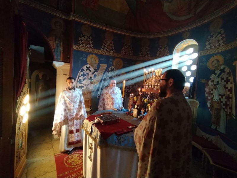 Архијерејска Литургија у манастиру Тврдошу