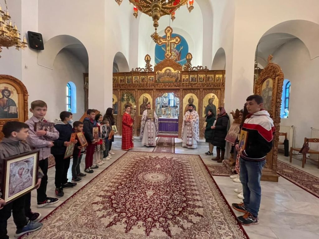 Sot me datë 21.03.2021, të Dielën e Orthodhoksisë, Zyra e Rinisë së Kryepiskopatës së bashku me një përfaqësi nga grupi rinor Orthodhoks i Tiranës, morën pjesë në Liturgjinë Hyjnore në Manastirin e Hirshëm të “Shën Vlashit” Durrës