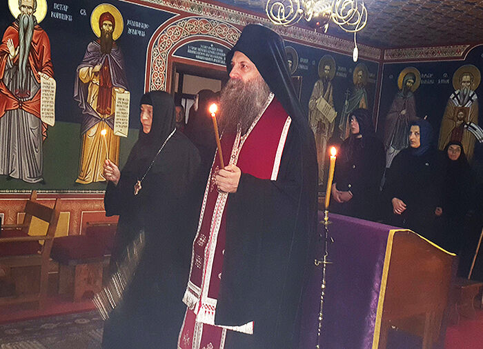 ПАТРИАРХ ПОРФИРИЙ: ОСКВЕРНЕННОЕ МЫ ОСВЯТИМ МОЛИТВОЙ, А РАЗРУШЕННОЕ СНОВА ПОСТРОИМ