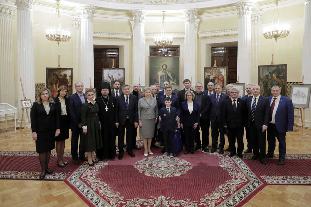 В Законодательном собрании Санкт-Петербурга открылась выставка, приуроченная к 800-летию благоверного князя Александра Невского