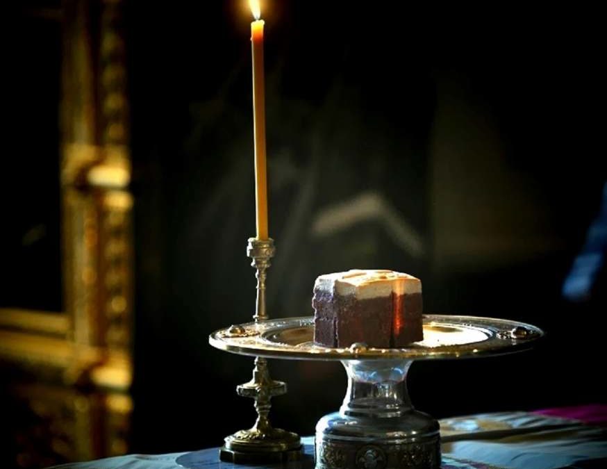 Возглас „Светлост Христова просветљује свеˮ и древни чин дочекивања вечерње светлости