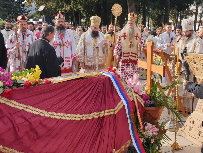Јутрење и опијело упокојеном Епископу Атанасију