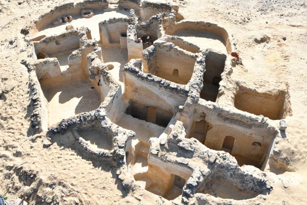 Egipt: O echipă condusă de un român a descoperit cel mai vechi sit monahal atestat arheologic