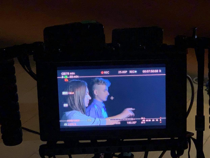 Αποδίδοντας τον Εθνικό Ύμνο χωρίς να τον έχουν ακούσει ποτέ