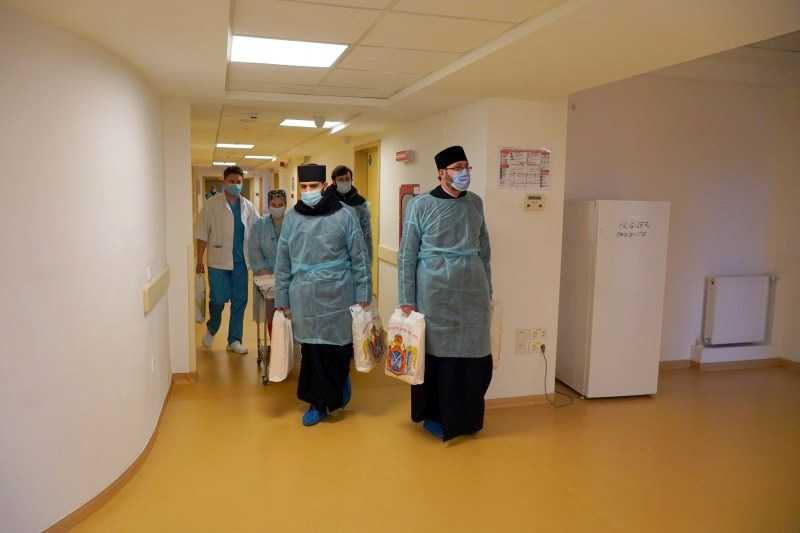 Parohia brăileană „Buna Vestire” a oferit de hram un ajutor Spitalului de Obstetrică şi Ginecologie din municipiu