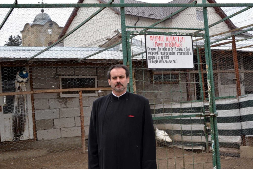 Preotul care amenajat o mini-grădină zoo: Am vrut să le dau tinerilor un imbold să revină la țară