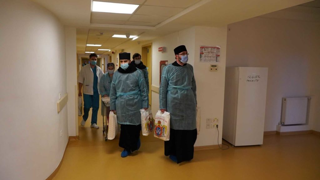 Din dragoste pentru mame: În ajunul Bunei Vestiri, o parohie oferă daruri Maternității din Brăila