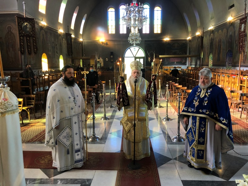 Στον Ιερό Ναό του Αγίου Νικοδήμου ιερούργησε ο Μητροπολίτης Παροναξίας