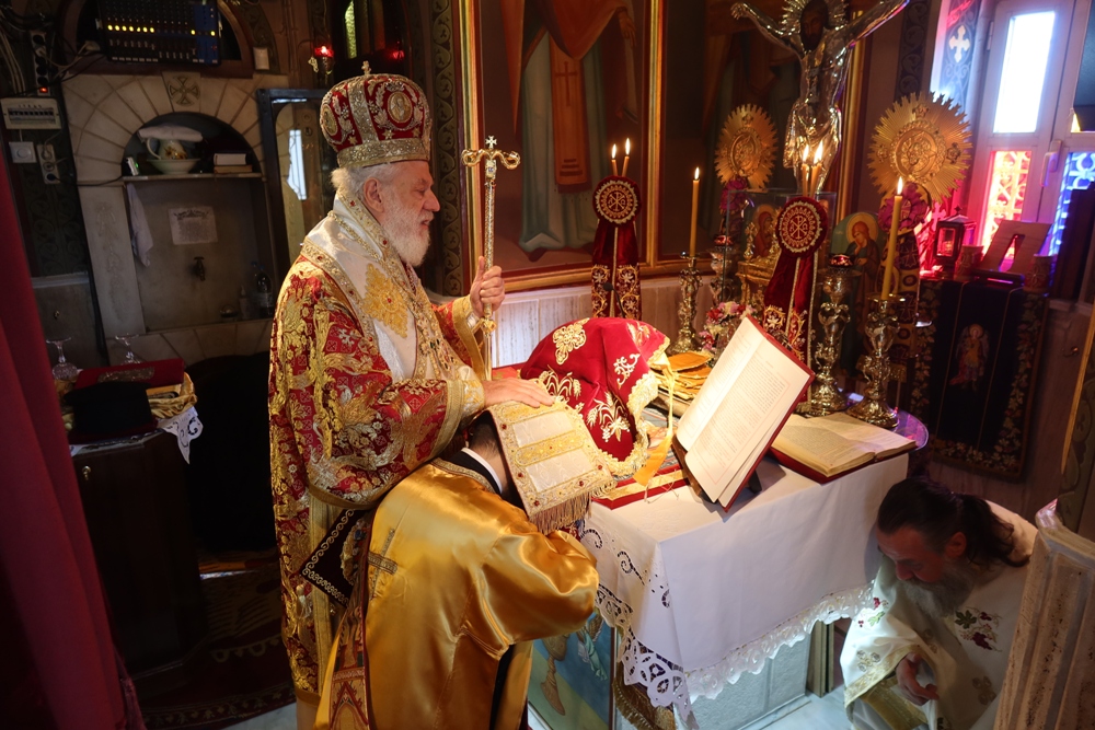 Χειροτόνησε πρεσβύτερο στην Ερμούπολη ο Μητροπολίτης Σύρου