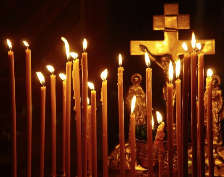 „წმიდათა თანა განუსვენე, ქრისტე ღმერთო, საუკუნითგან გარდაცვალებულთა მონათა და მხევალთა შენთა…“