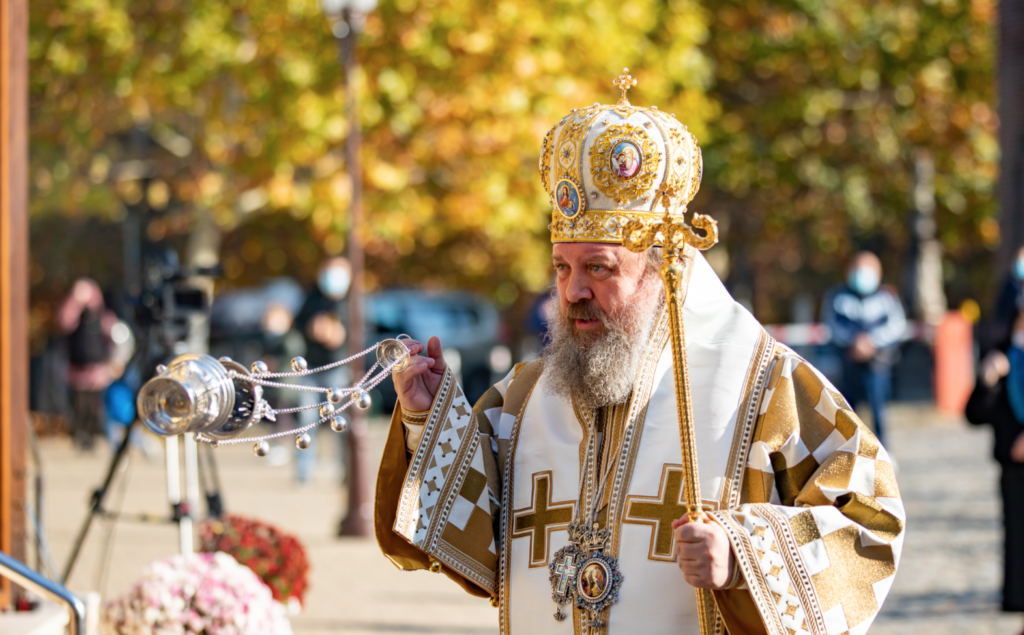 Să părăsim întunericul şi să alegem Lumina: Episcopul vicar Timotei Prahoveanul