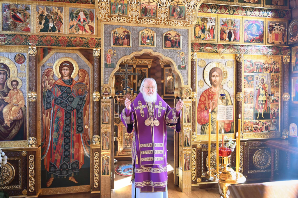 В Неделю 2-ю Великого поста Святейший Патриарх Кирилл совершил Литургию в Александро-Невском скиту