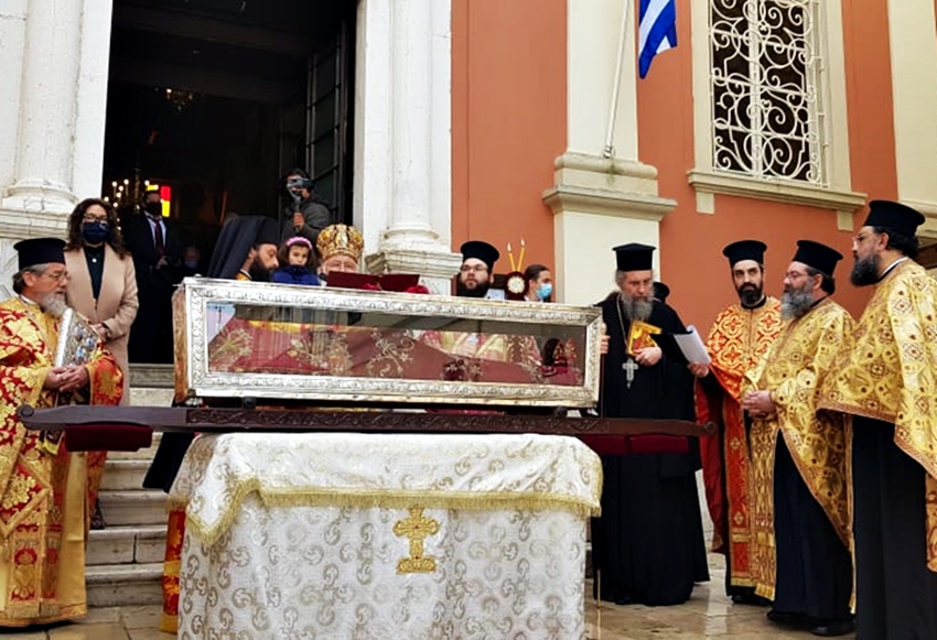 Η Αγία Θεοδώρα εξήλθε έως το πρόπυλο του ναού