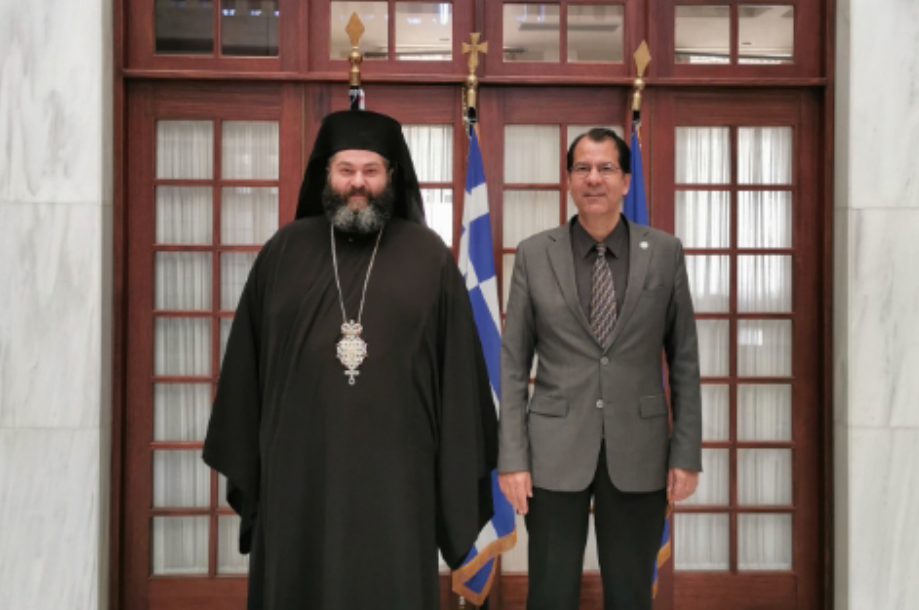Ο Αρχιεπισκοπικός Επίτροπος Καμπέρας στον Έλληνα Πρέσβη
