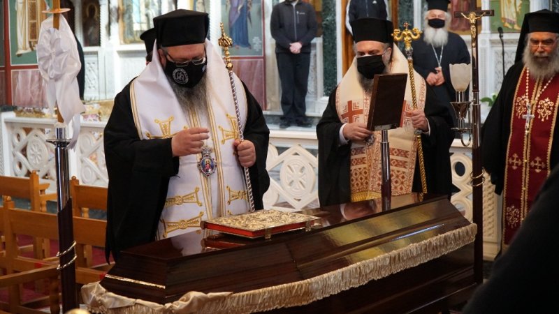 Εξόδιος Ακολουθία του Αρχιμ. Διονυσίου Χουρμουζιάδη