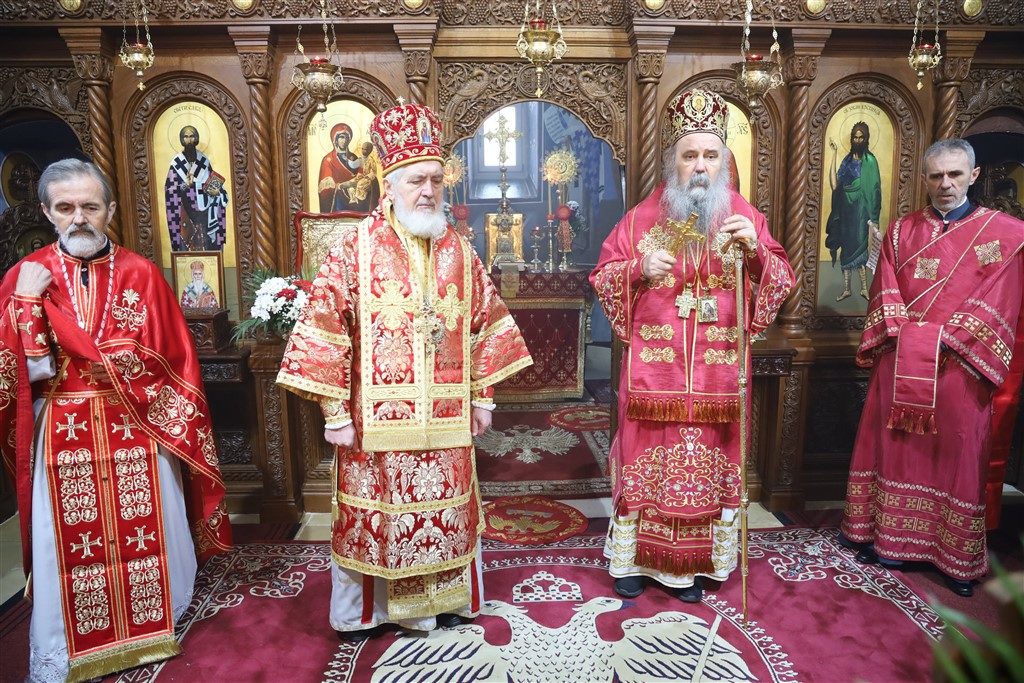 Епископ Фотије: Носимо једни друге пред ноге Христове