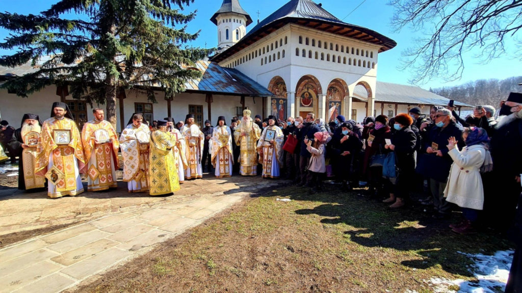Liturghie arhierească și procesiune cu moaștele Sfântului Ioan cel Nou la Suceava