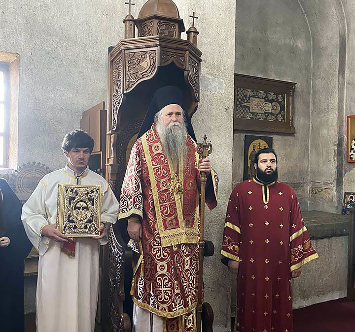 Заупокојена Литургија у манастиру Ђурђеви Ступови поводом упокојења Владике Атанасија: Живо, ходеће Јеванђеље