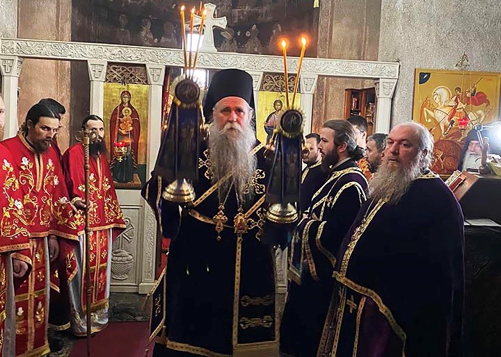 Владика Јоаникије у Ђурђевим Ступовима служио Литургију пређеосвећених дарова