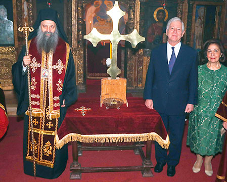 Белград: Патриарх Порфирий освятил крест часовни королевского дворца