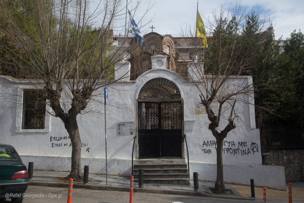 Συνθήματα με σπρέι σε Βυζαντινό Ναό στη Θεσσαλονίκη – Πληθαίνουν τα κρούσματα βεβηλώσεων σε εκκλησίες και εικόνες