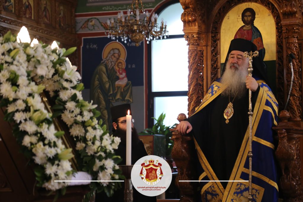 الكنيسة الأرثوذكسية تقيم خدمة المدائح الأولى للسيدة العذراء