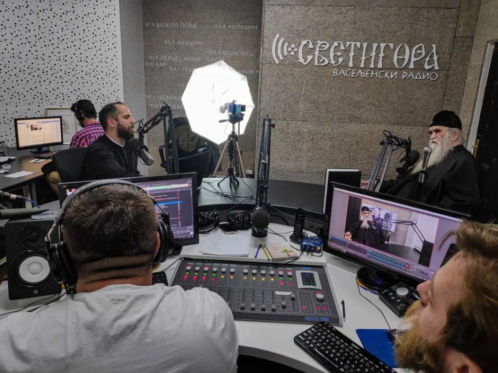 Годишњица прве “Интернет литије”: Митрополит повео стотине хиљада слободних људи у виртуелну литију (ВИДЕО)