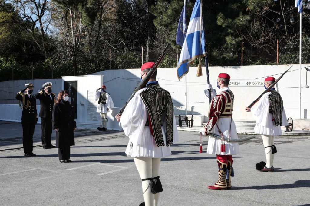 ΠτΔ: Μήνυμα προς τα απόδημα ελληνόπουλα μέσω των Ευζώνων