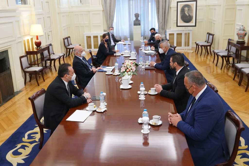 Η Ελλάδα σταθερά στο πλευρό των Ελλήνων της Αλβανίας