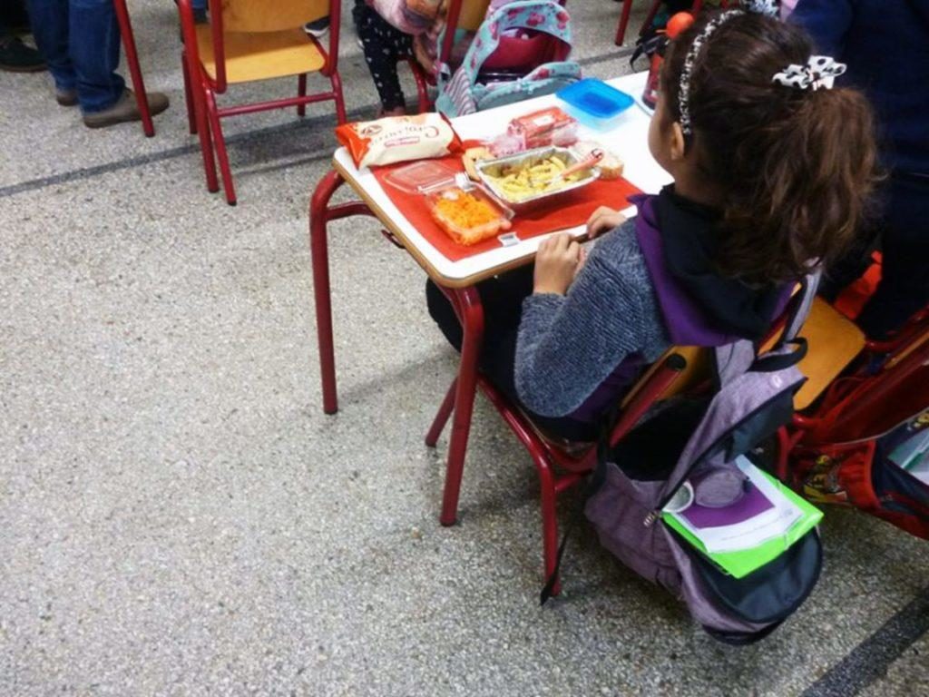 ΟΠΕΚΑ: Διευκρινήσεις για τα σχολικά γεύματα