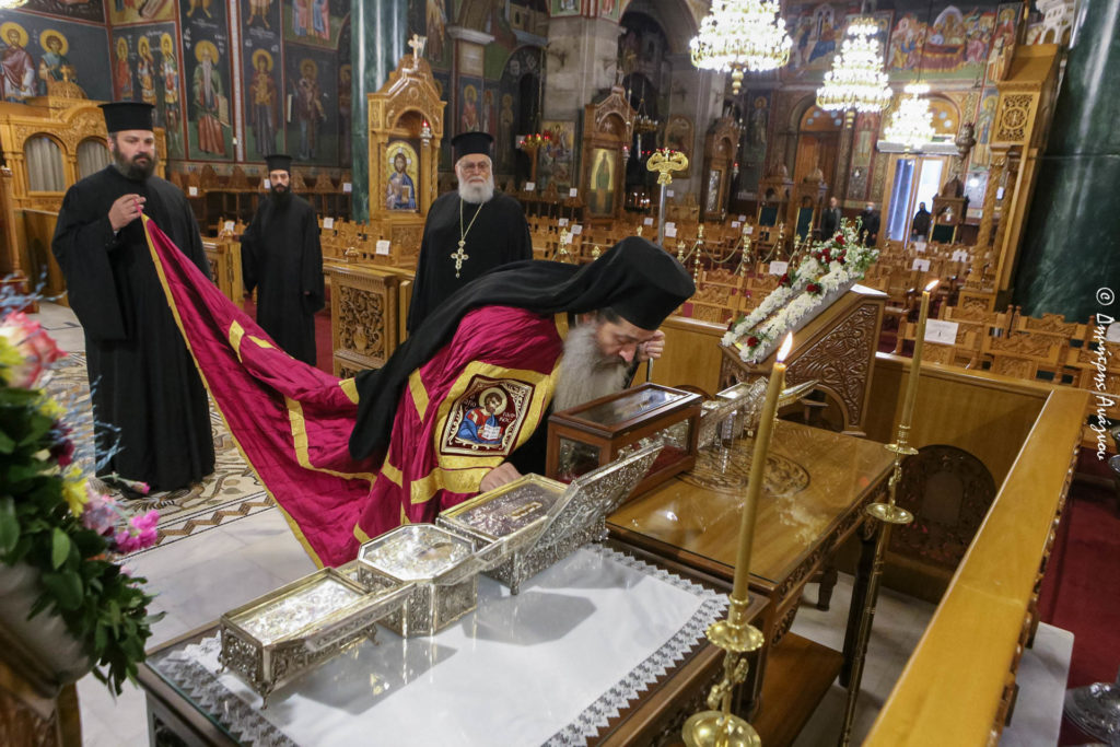 Πλειάδα ιερέων στον Εσπερινό των Φθιωτών Αγίων (ΦΩΤΟ)