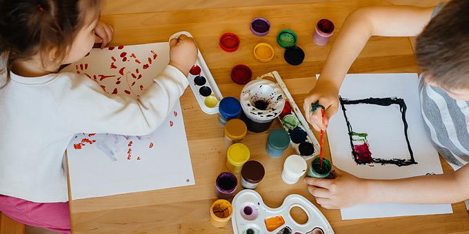 «Στη Δύση η άφυλη ιδεολογία ενσταλάζεται σε παιδιά προσχολικής ηλικίας»