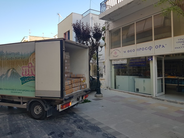 «Θεοπροσφορά»: Ένας τόνος κοτόπουλα από την Ι.Μ. Μονή Βατοπαιδίου