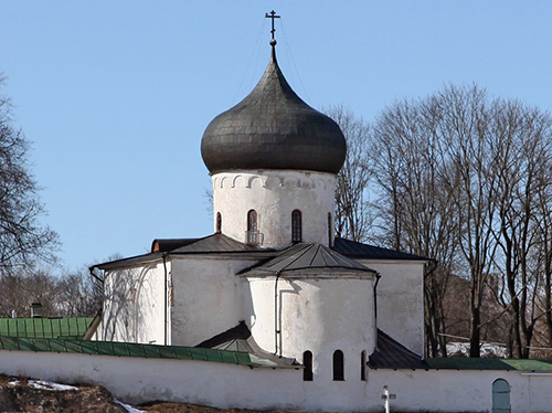 Возле Мирожского монастыря в Пскове нашли захоронения XIII-XVIII веков