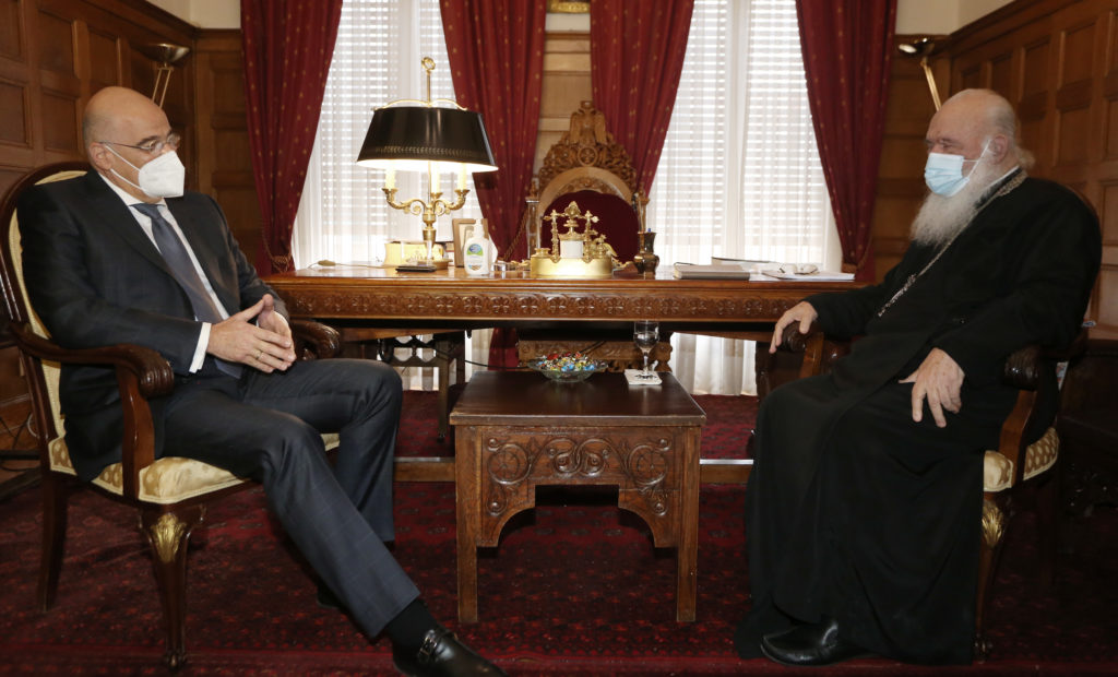 Στον Αρχιεπίσκοπο Αθηνών ο Νίκος Δένδιας: “Την άλλη εβδομάδα θα επισκεφθώ και θα ανάψω ένα κερί στο Φανάρι”