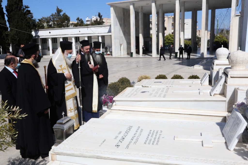 Τρισάγιο επί του τάφου του μακαριστού Αρχιεπισκόπου Σεραφείμ