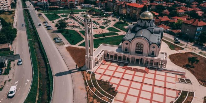 Храм „Св. Дух“ в Монтана бе благоукрасен с нови стенописи