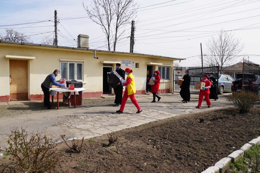 Eparhia Dunării de Jos oferă sprijin persoanelor fără adăpost de la Centrul Pechea