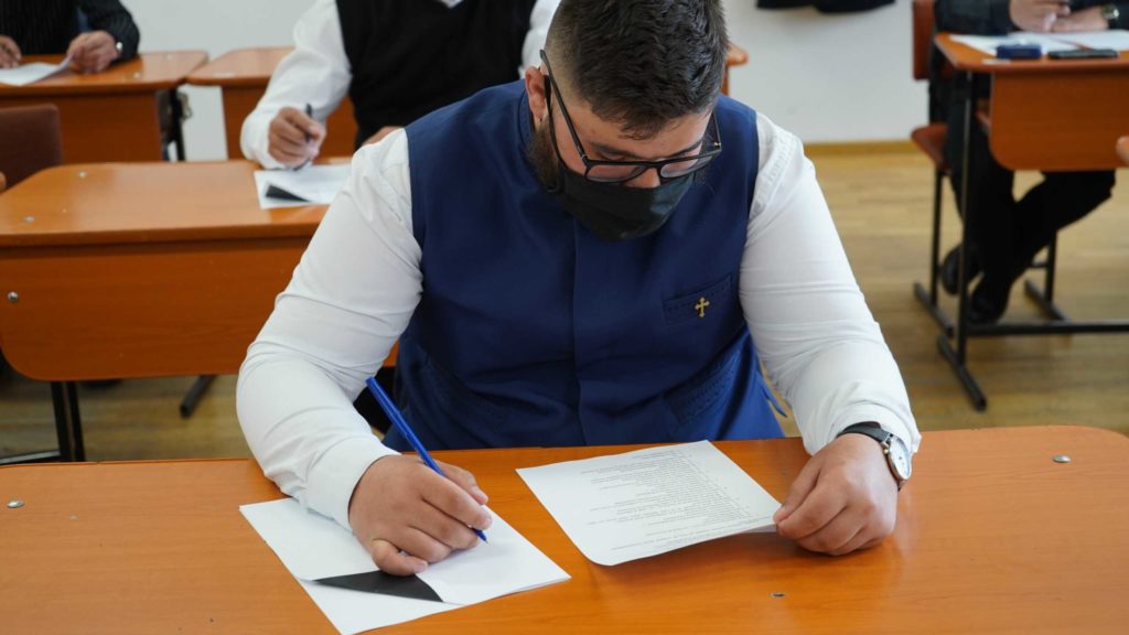 36 de cântăreţi din Arhiepiscopia Sucevei au absolvit un program de formare. „Este nevoie de perfecţionare continuă”