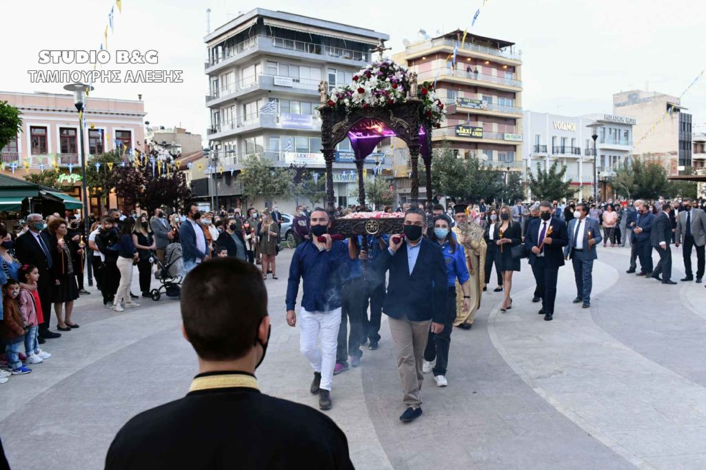 Άργος: Περιφορά Επιταφίου στον Καθεδρικό του Αγίου Πέτρου