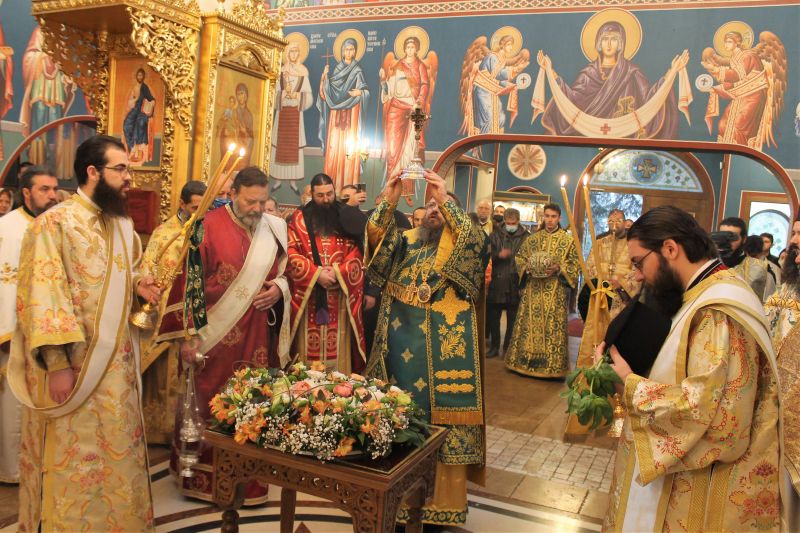 Неделя Кръстопоклонна в столичния храм “Въздвижение на Честния Кръст Господен”