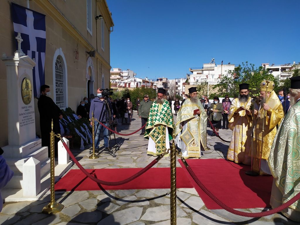 Το αιματοβαμμένο ράσο πρώτο στο χορό της Ελευθερίας