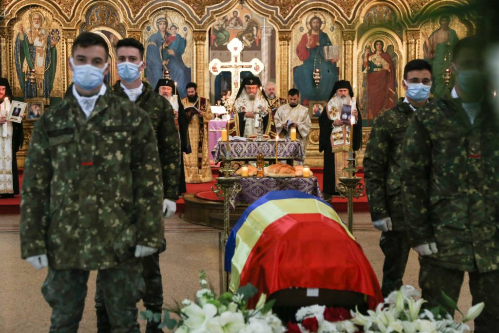 Mentor a zeci de generaţii, Pr. Ioan Ică senior a fost condus pe ultimul drum. Ce îi sfătuia pe studenţi