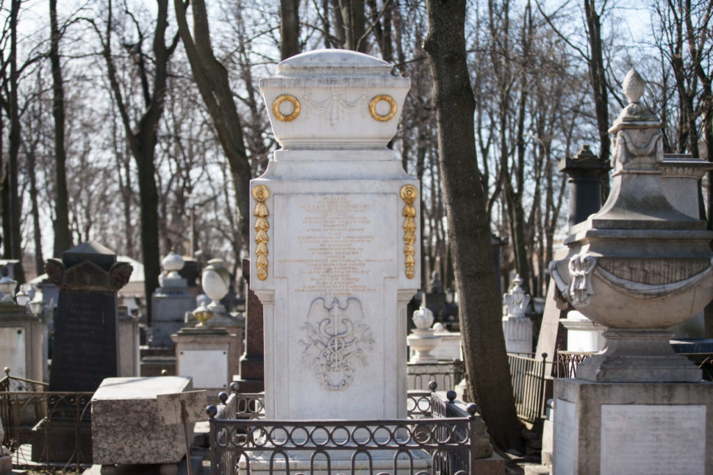 Память Михаила Ломоносова почтили в Александро-Невской лавре в Санкт-Петербурге