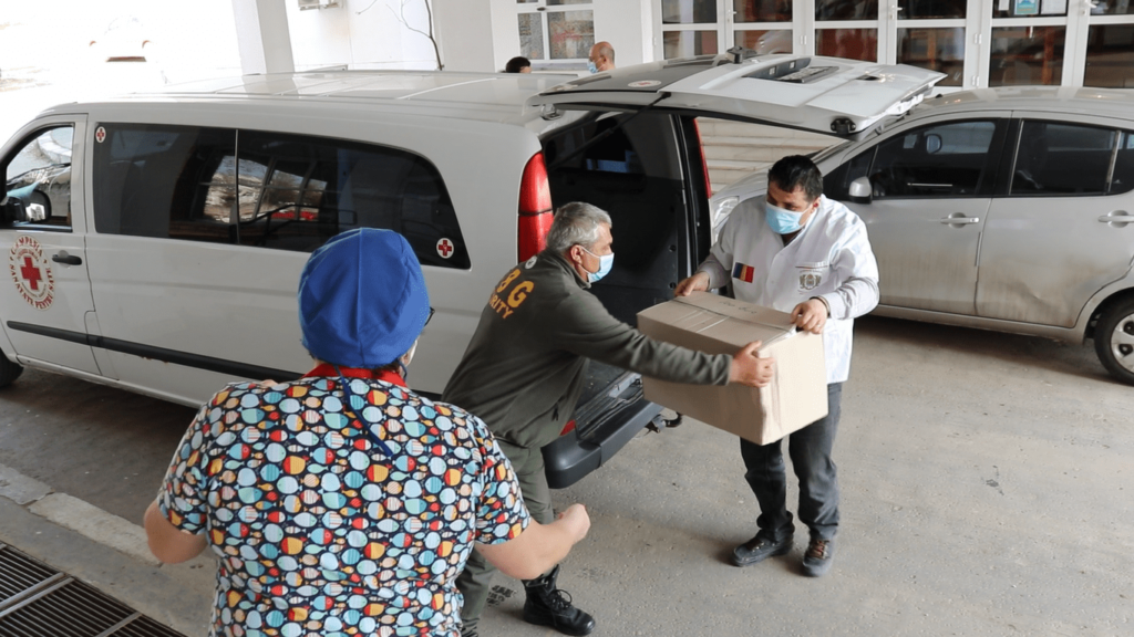 Voluntarii Catedralei Naționale ajută Institutul Oncologic București cu 1.000 de halate