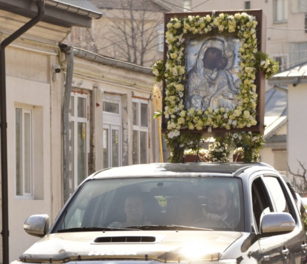 Двудневно шествие от 965 км с чудотворна икона и реликви в Румъния