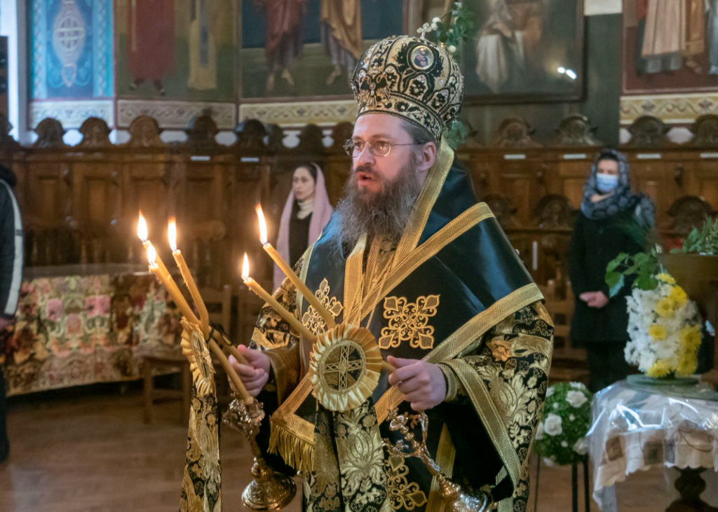 Архиерейска св. Литургия на преждеосвещените Дарове бе отслужена в столичния храм „Св. Седмочисленици“